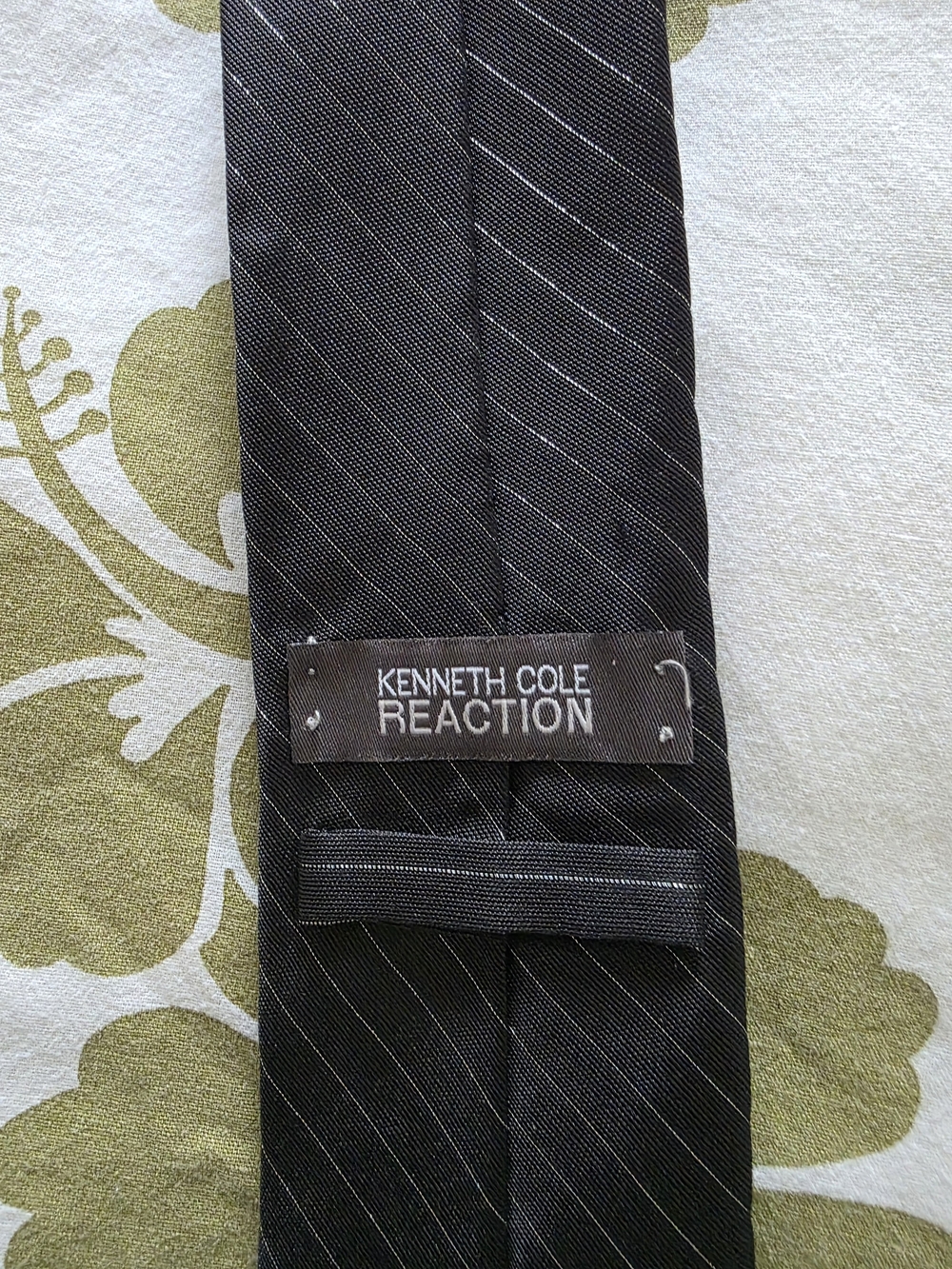 Kenneth Cole Reaction Men’s Black Pinstripe Tie